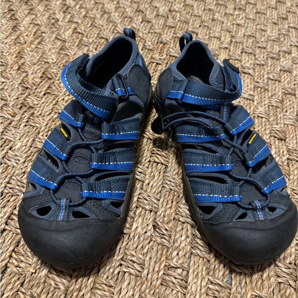 Keen shoes size 4 kids